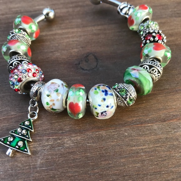 *SOLD* clearance Christmas charm bracelet - Picture 5 of 8